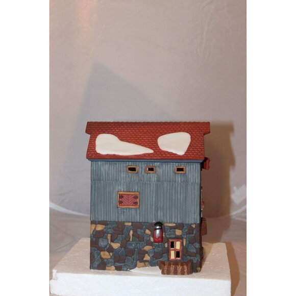 Dept 56 New England Village - Blue Star Ice House - Picture 4 of 8